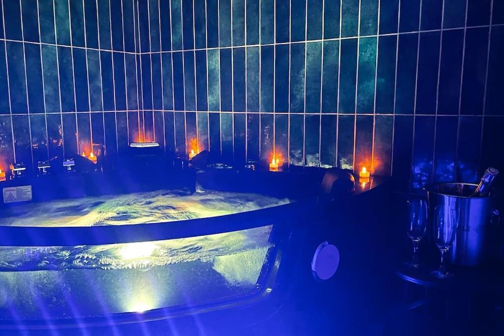 Love Room L' Orientale / Jacuzzi / Sauna Chateau-Landon Exterior photo
